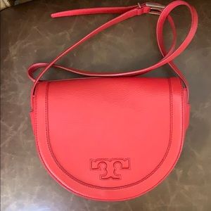 Tory Burch crossbody bag in RED. Its a good size